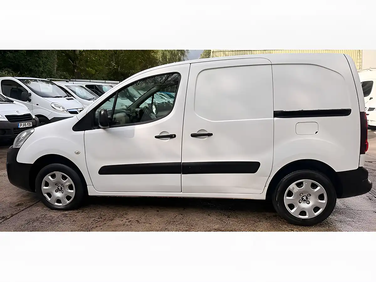 Used 2018 Peugeot Partner Professional White - Interior and Exterior details 10