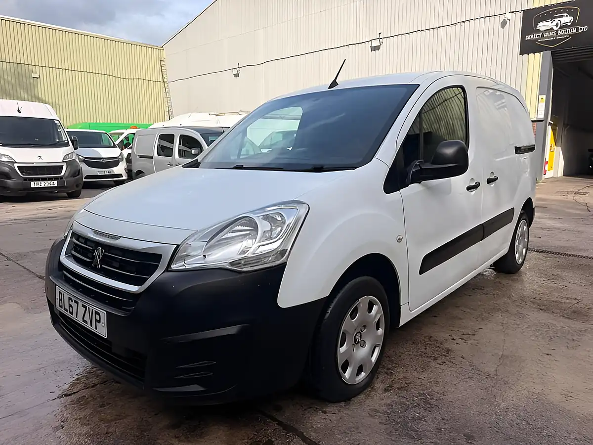 Used 2018 Peugeot Partner Professional White - Interior and Exterior details 11