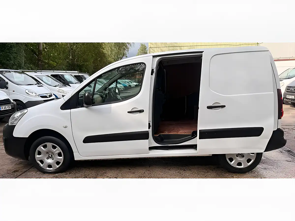 Used 2018 Peugeot Partner Professional White - Interior and Exterior details 13