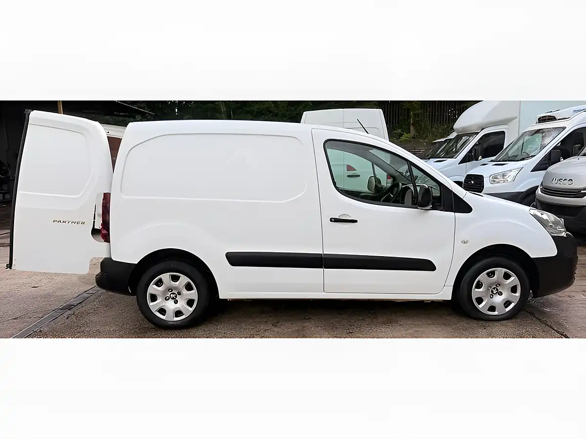 Used 2018 Peugeot Partner Professional White - Interior and Exterior details 14