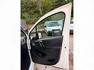 Used 2018 Peugeot Partner Professional White - Interior and Exterior details 15