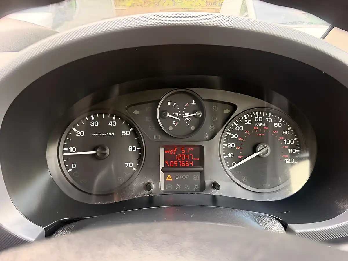 Used 2018 Peugeot Partner Professional White - Interior and Exterior details 16