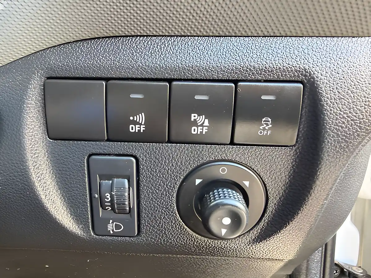Used 2018 Peugeot Partner Professional White - Interior and Exterior details 17