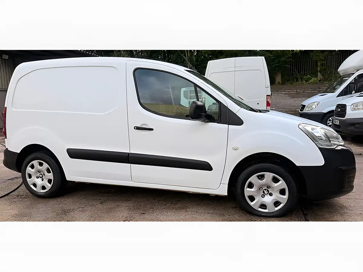 Used 2018 Peugeot Partner Professional White - Interior and Exterior details 3