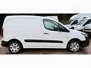 Used 2018 Peugeot Partner Professional White - Interior and Exterior details 4