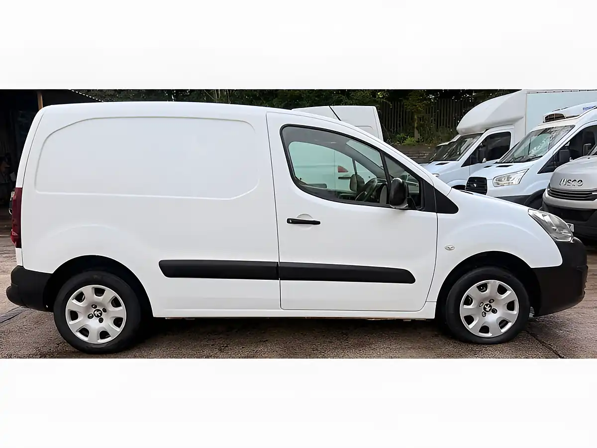 Used 2018 Peugeot Partner Professional White - Interior and Exterior details 4