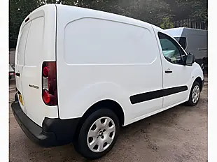 Used 2018 Peugeot Partner Professional White - Interior and Exterior details 6