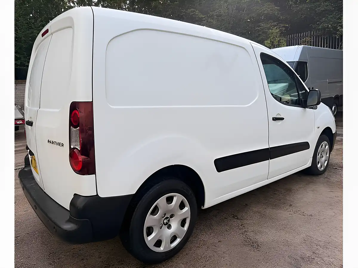 Used 2018 Peugeot Partner Professional White - Interior and Exterior details 6