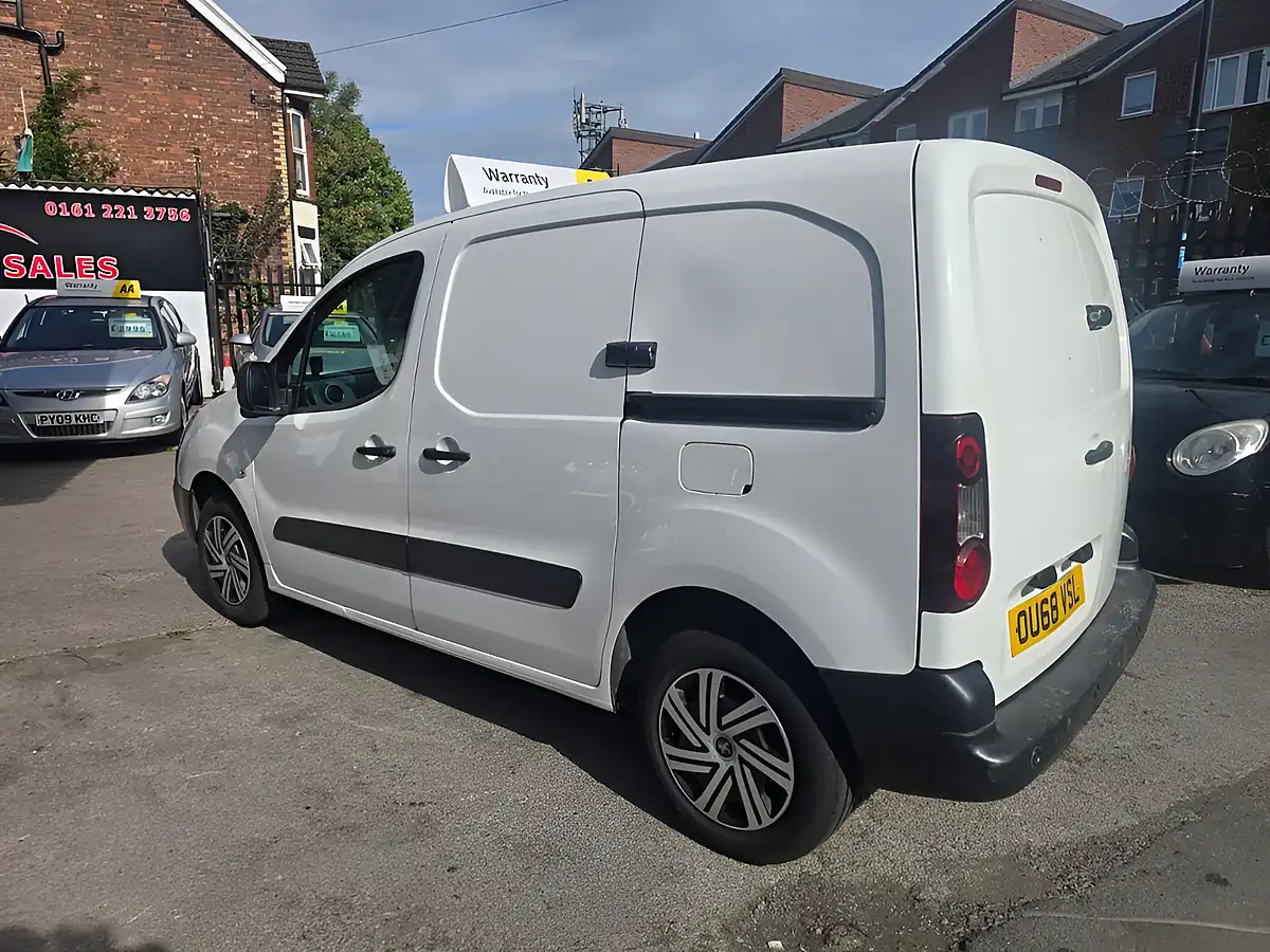 Used 2018 Peugeot Partner Professional White - Interior and Exterior details 10