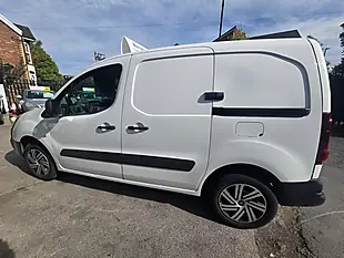 Used 2018 Peugeot Partner Professional White - Interior and Exterior details 11