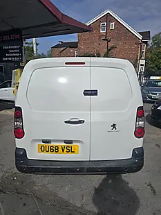 Used 2018 Peugeot Partner Professional White - Interior and Exterior details 12