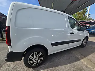 Used 2018 Peugeot Partner Professional White - Interior and Exterior details 14