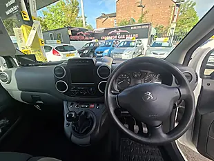 Used 2018 Peugeot Partner Professional White - Interior and Exterior details 15