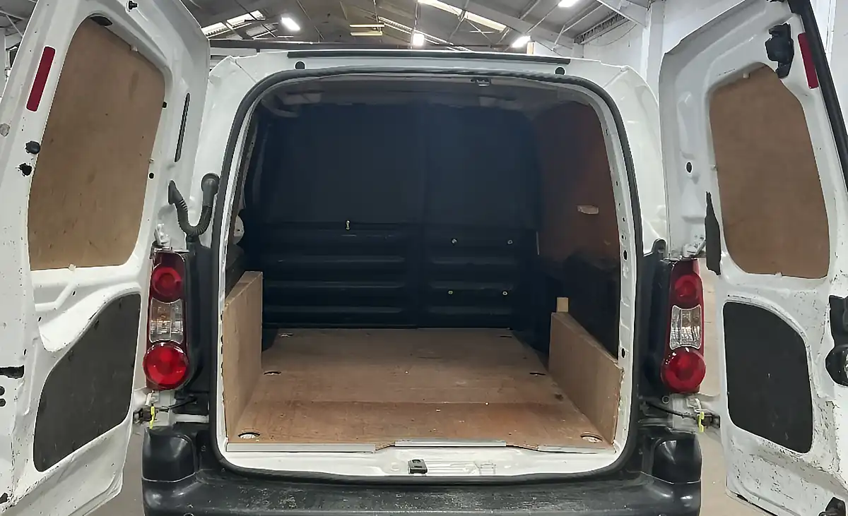 Used 2018 Peugeot Partner Professional White - Interior and Exterior details 18