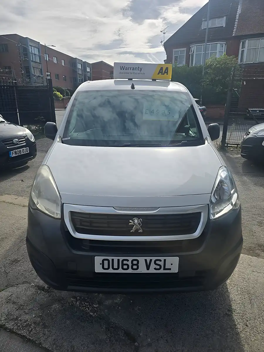 Used 2018 Peugeot Partner Professional White - Interior and Exterior details 4