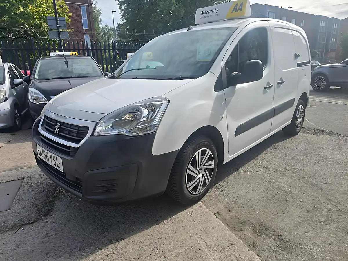 Used 2018 Peugeot Partner Professional White - Interior and Exterior details 6