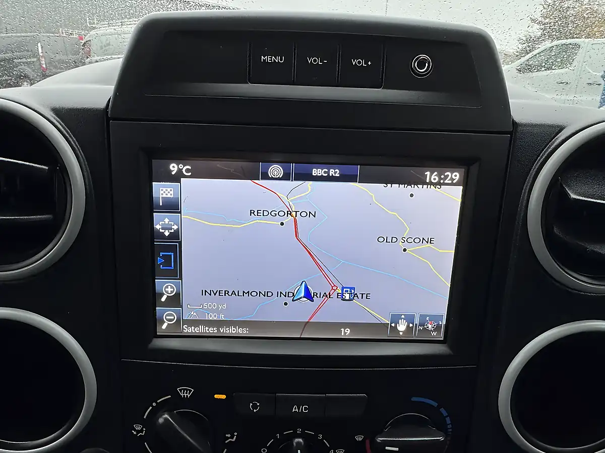 Used 2018 Peugeot Partner Professional White - Interior and Exterior details 18