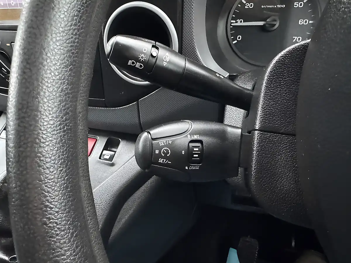 Used 2018 Peugeot Partner Professional White - Interior and Exterior details 20
