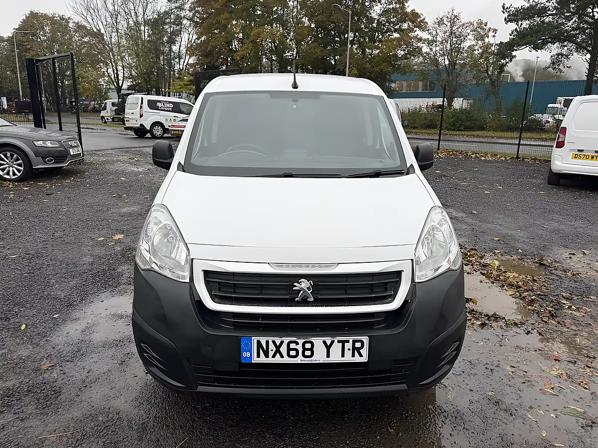 Used 2018 Peugeot Partner Professional White - Interior and Exterior details 3