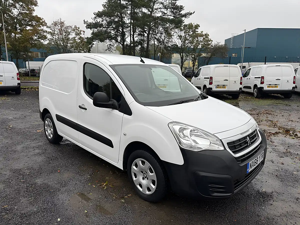 Used 2018 Peugeot Partner Professional White - Interior and Exterior details 4