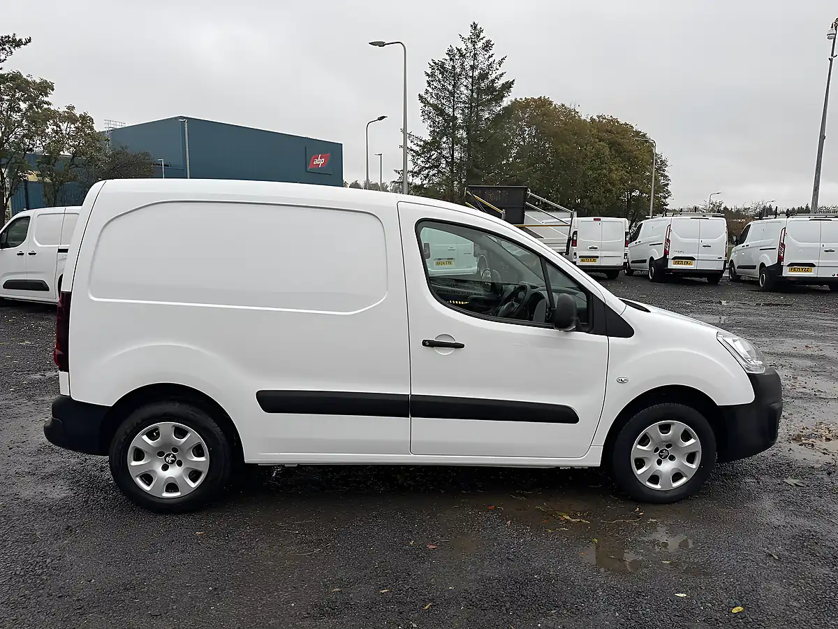 Used 2018 Peugeot Partner Professional White - Interior and Exterior details 5