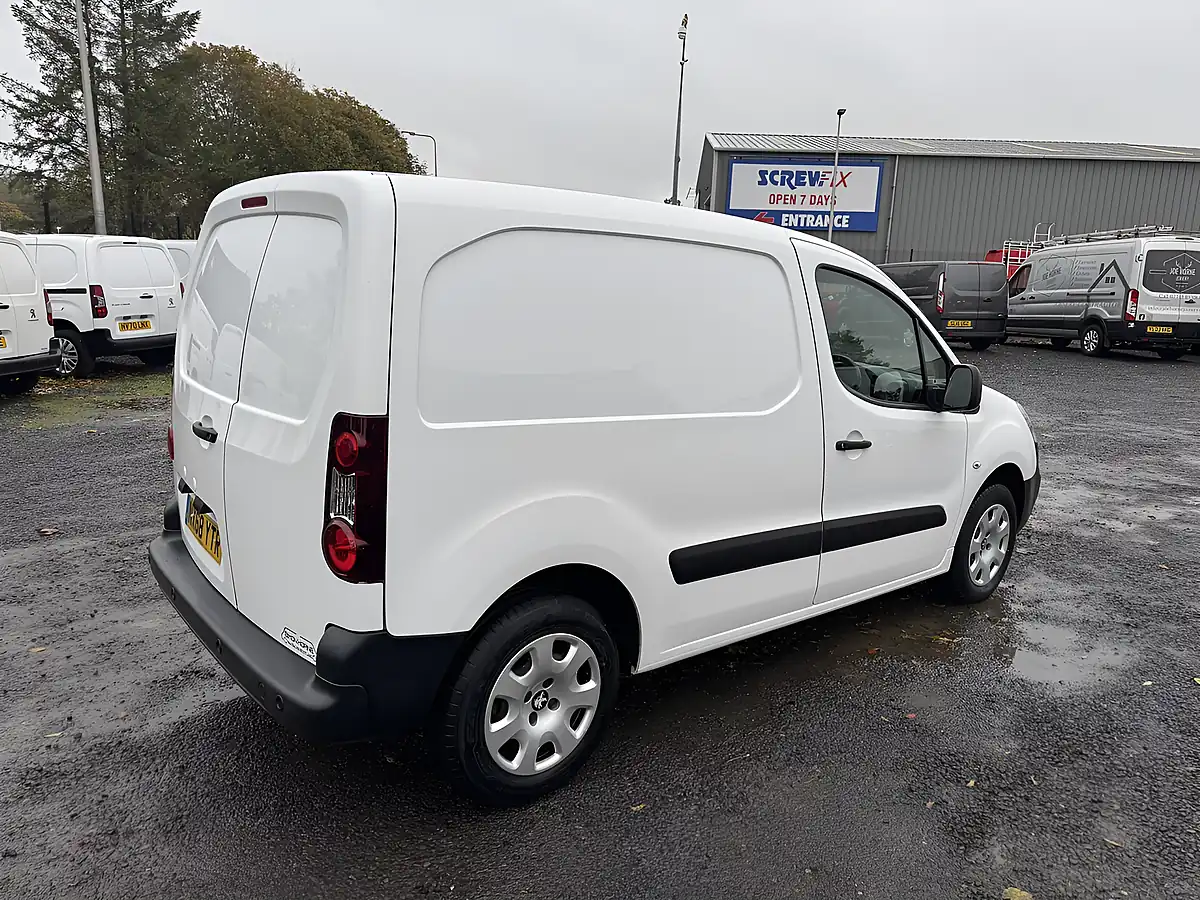 Used 2018 Peugeot Partner Professional White - Interior and Exterior details 6