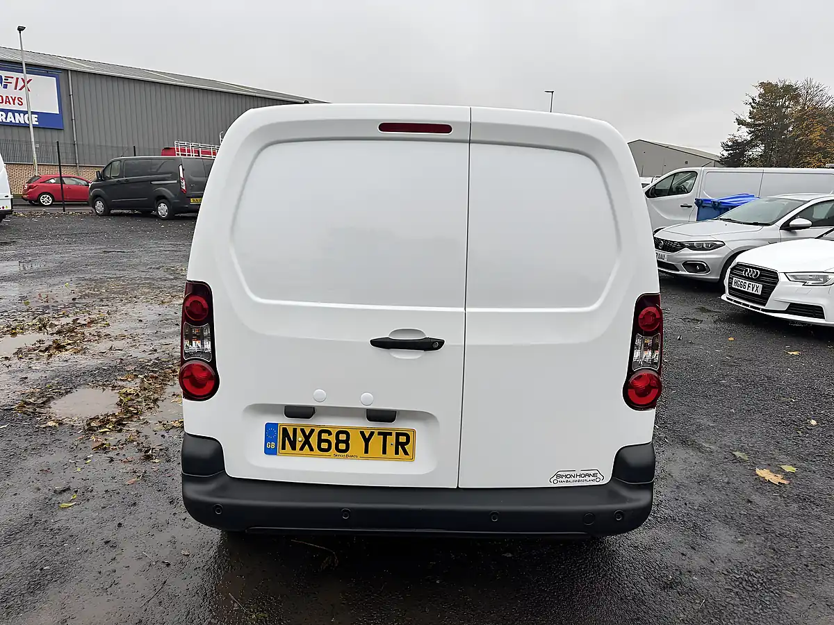 Used 2018 Peugeot Partner Professional White - Interior and Exterior details 7