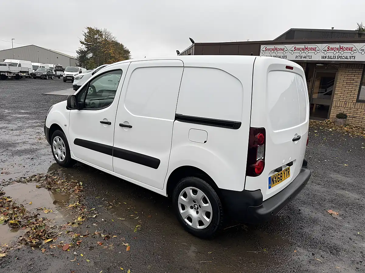 Used 2018 Peugeot Partner Professional White - Interior and Exterior details 8