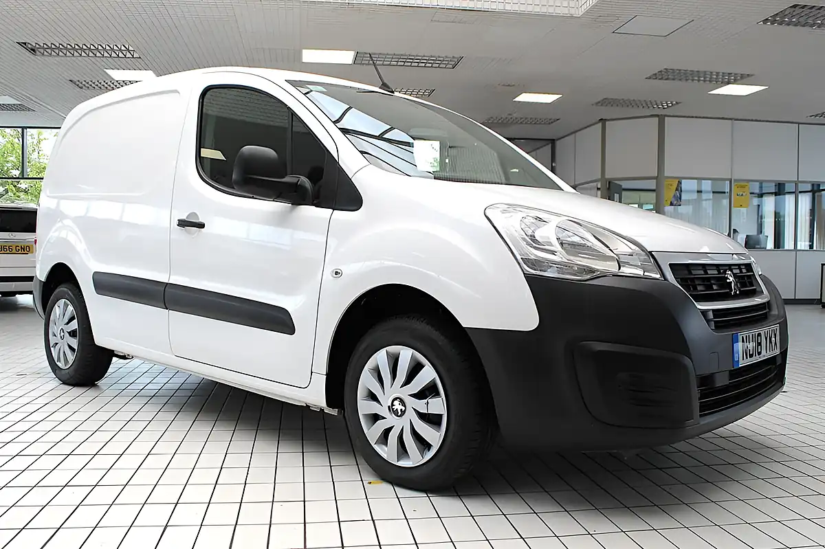 Used 2018 Peugeot Partner Professional White - Interior and Exterior details 10