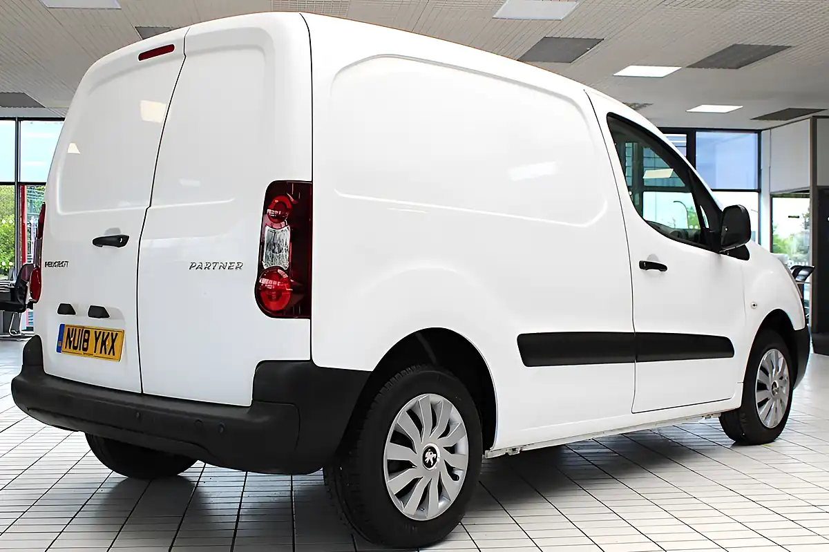 Used 2018 Peugeot Partner Professional White - Interior and Exterior details 13
