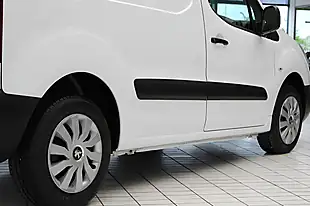 Used 2018 Peugeot Partner Professional White - Interior and Exterior details 15