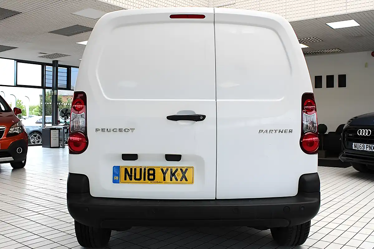 Used 2018 Peugeot Partner Professional White - Interior and Exterior details 17