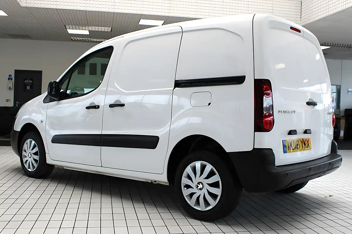 Used 2018 Peugeot Partner Professional White - Interior and Exterior details 19