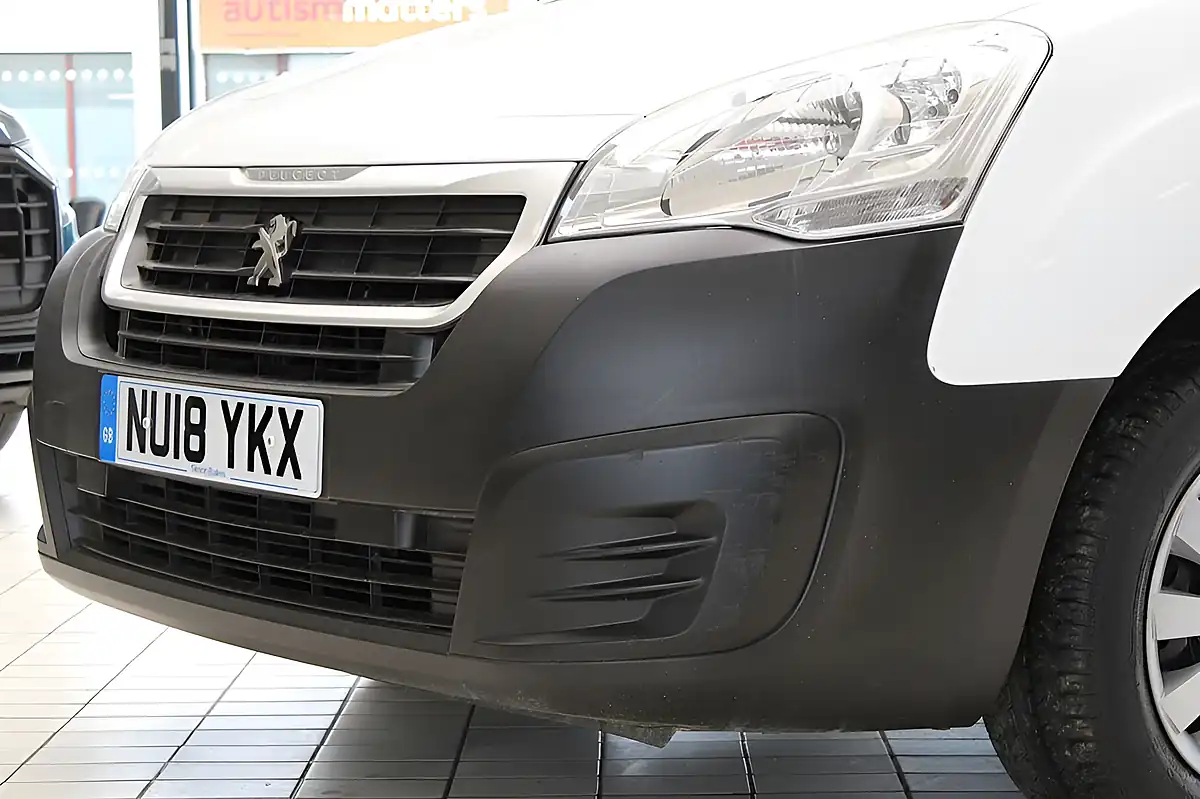 Used 2018 Peugeot Partner Professional White - Interior and Exterior details 4