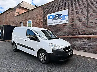 Used 2018 Peugeot Partner Professional White - Interior and Exterior details 4
