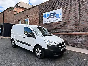 Used 2018 Peugeot Partner Professional White - Interior and Exterior details 7