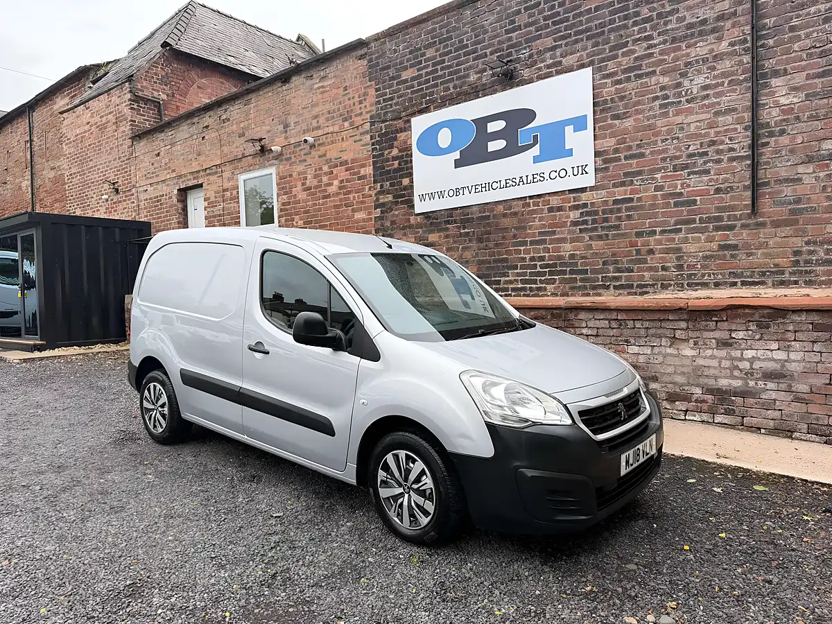 Used 2018 Peugeot Partner Se L1 Silver - Front View