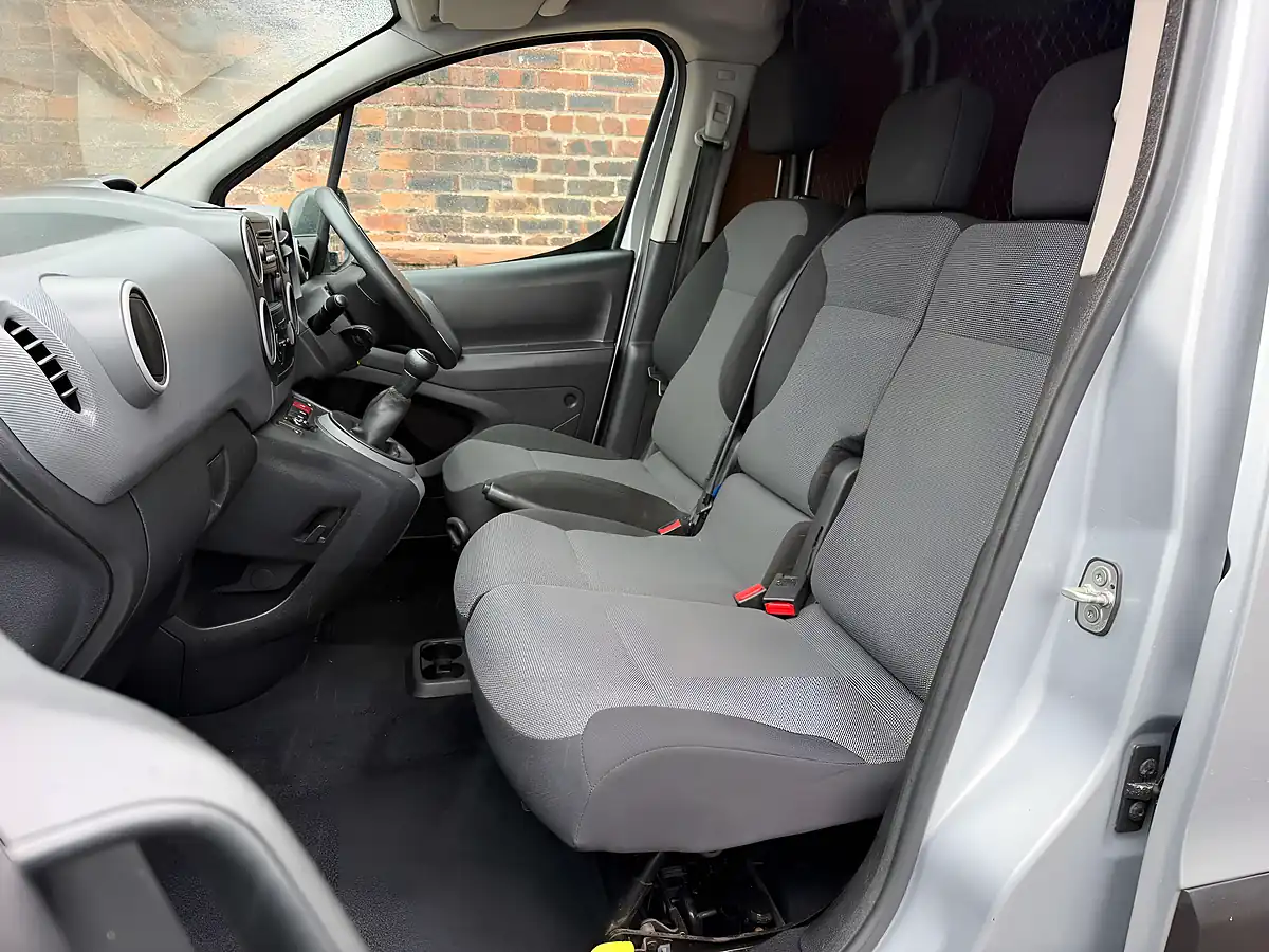 Used 2018 Peugeot Partner Se L1 Silver - Interior and Exterior details 11