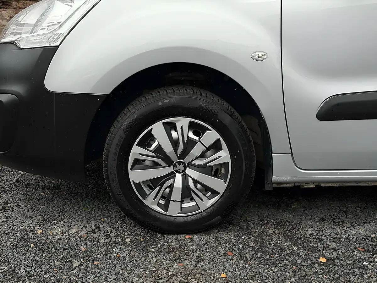 Used 2018 Peugeot Partner Se L1 Silver - Interior and Exterior details 15