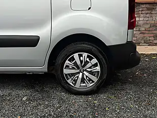 Used 2018 Peugeot Partner Se L1 Silver - Interior and Exterior details 16