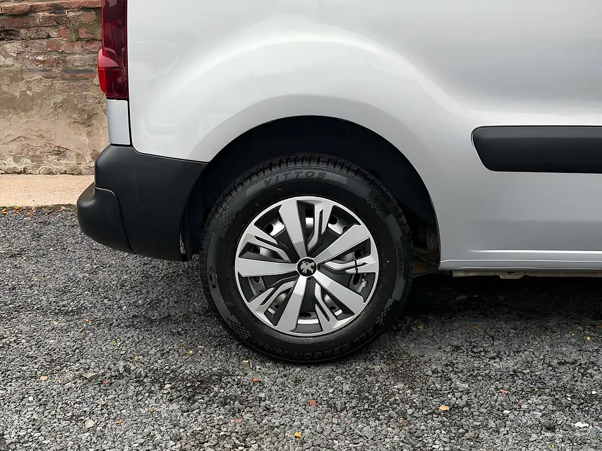 Used 2018 Peugeot Partner Se L1 Silver - Interior and Exterior details 17