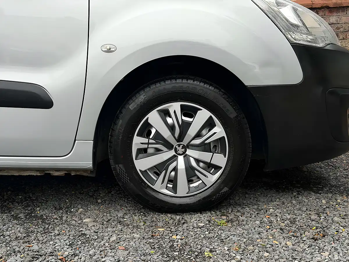 Used 2018 Peugeot Partner Se L1 Silver - Interior and Exterior details 18