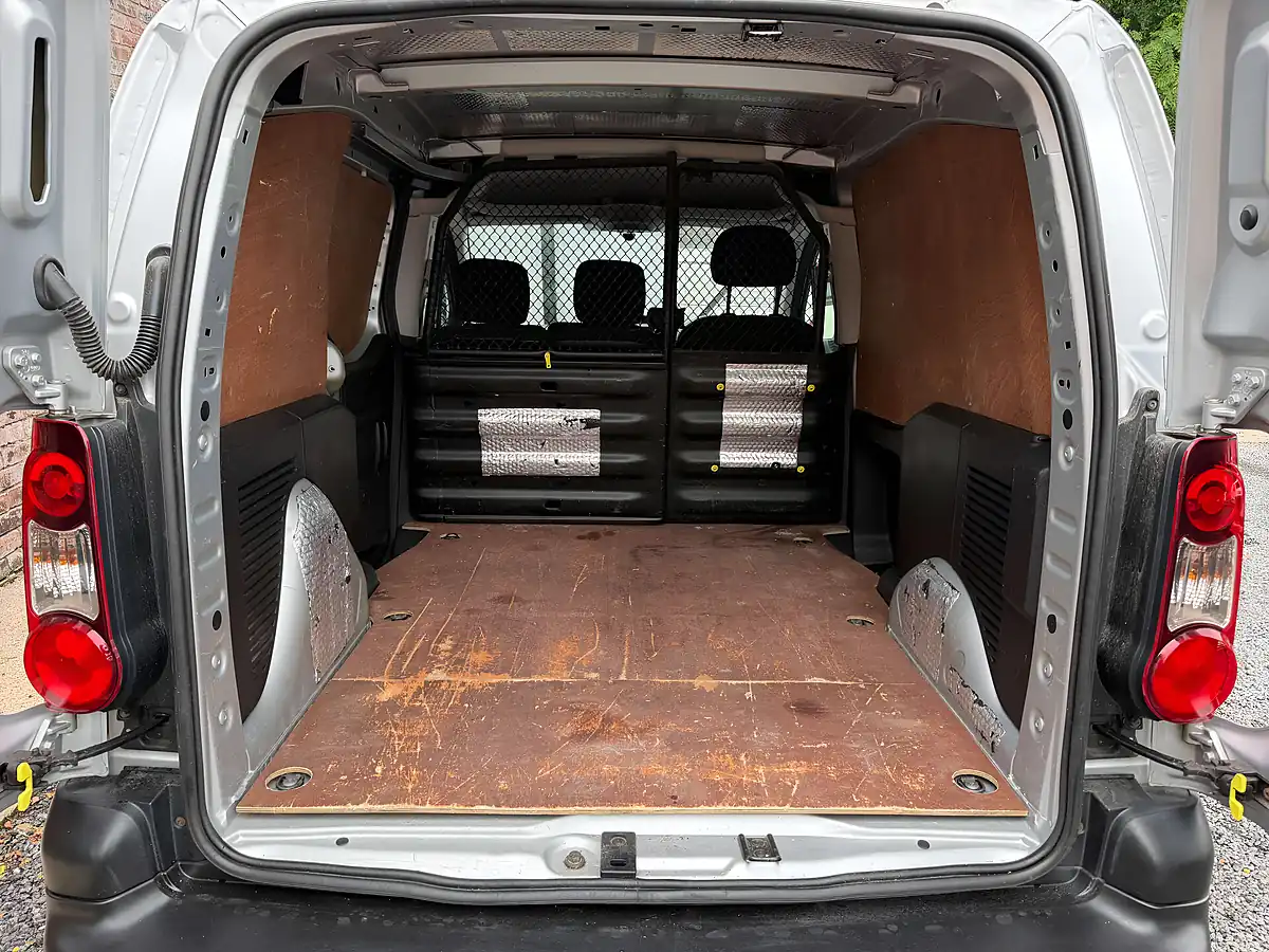 Used 2018 Peugeot Partner Se L1 Silver - Interior and Exterior details 19