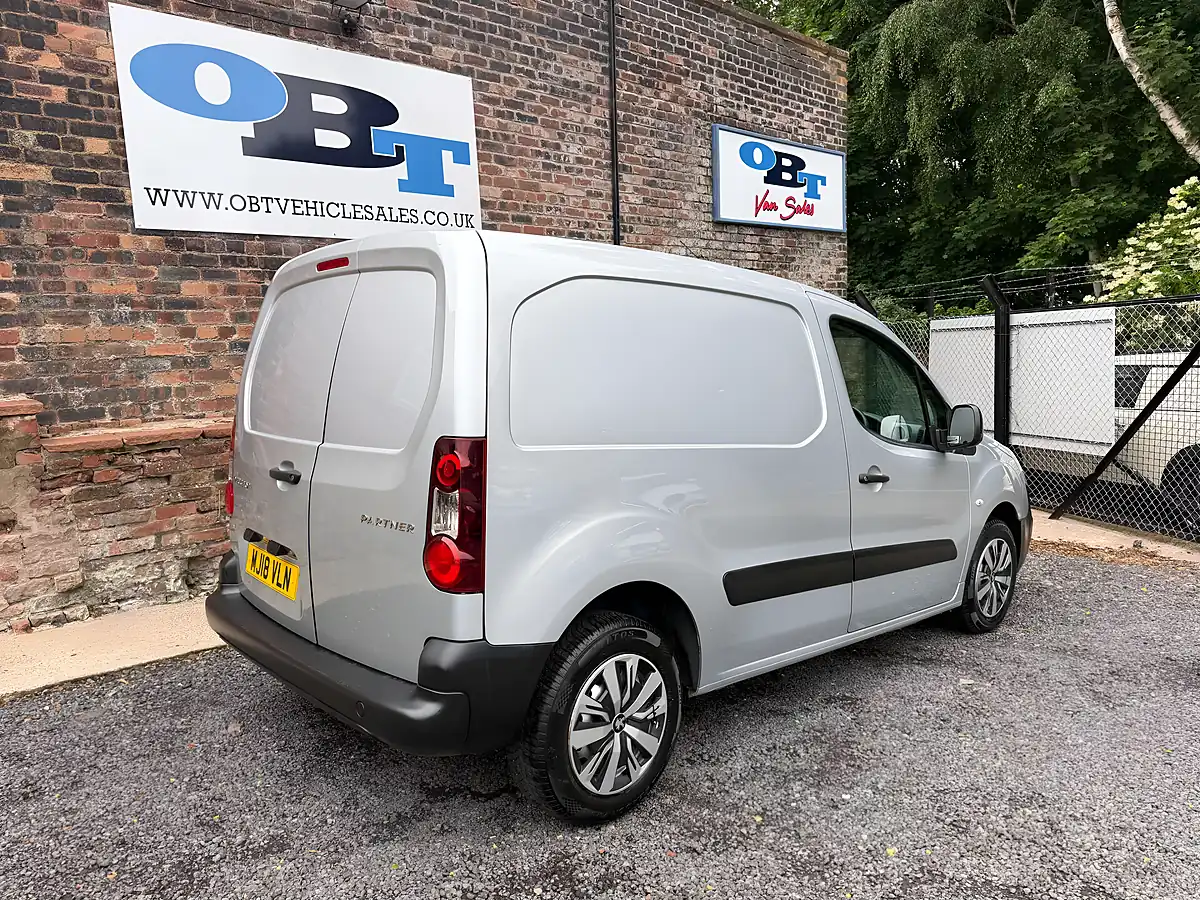 Used 2018 Peugeot Partner Se L1 Silver - Interior and Exterior details 3