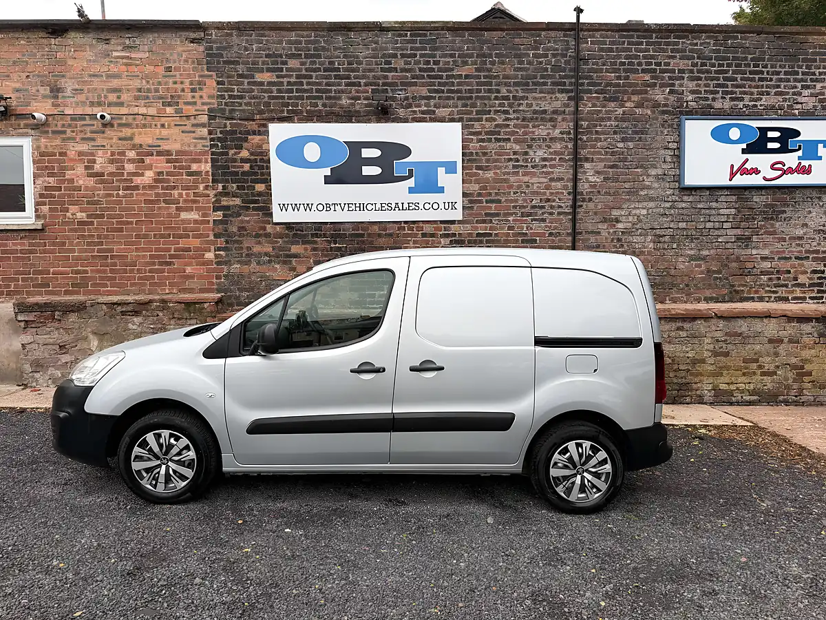Used 2018 Peugeot Partner Se L1 Silver - Interior and Exterior details 5
