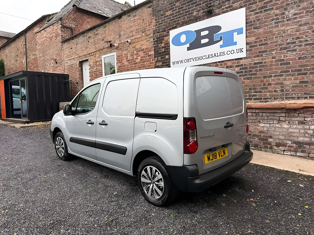 Used 2018 Peugeot Partner Se L1 Silver - Interior and Exterior details 6