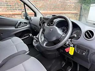 Used 2018 Peugeot Partner Se L1 Silver - Interior and Exterior details 8