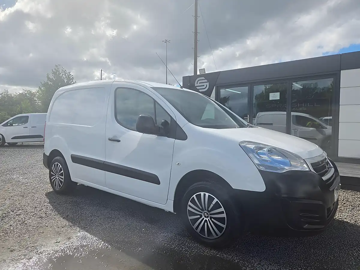 Used 2018 Peugeot Partner Se L1 White - Front View