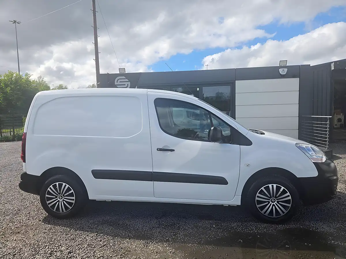 Used 2018 Peugeot Partner Se L1 White - Interior and Exterior details 3