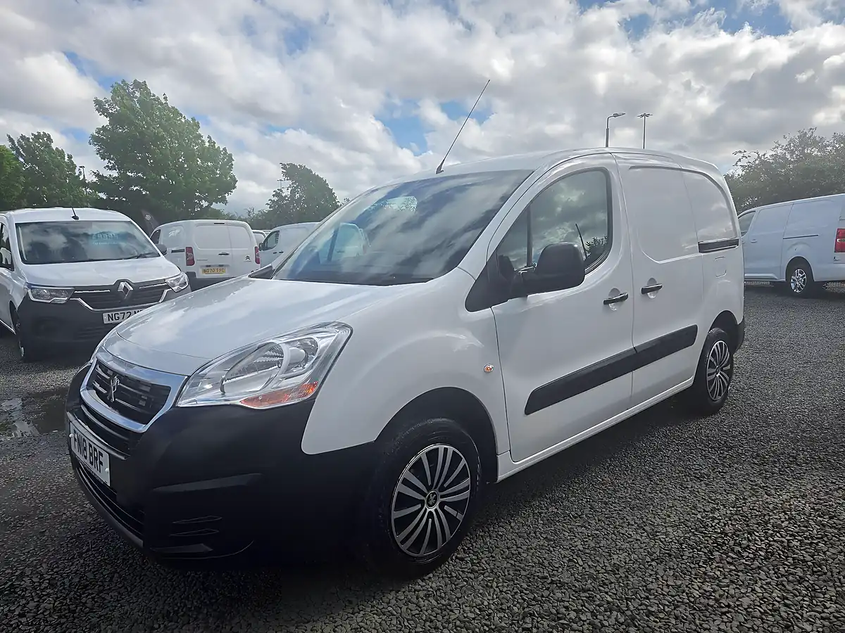 Used 2018 Peugeot Partner Se L1 White - Interior and Exterior details 6